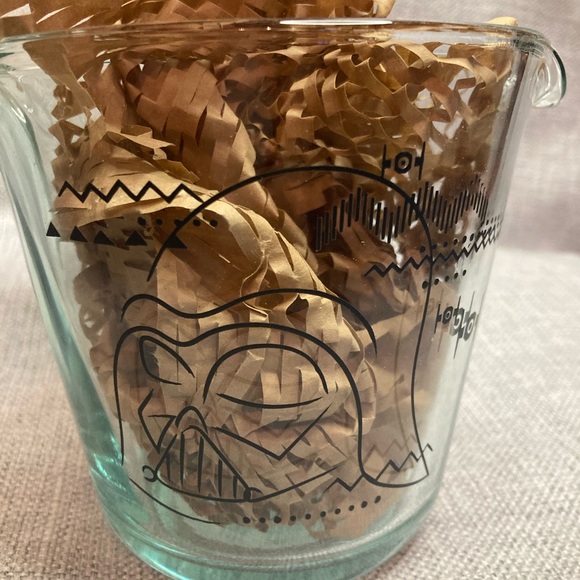 PYREX® 2-cup Measuring Cup Star Wars™ Darth Vader™ - Picture 6 of 6